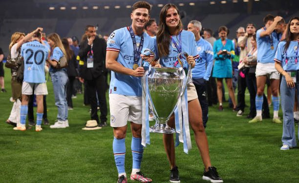 ¿Hay chances de que Álvarez se vaya del City?