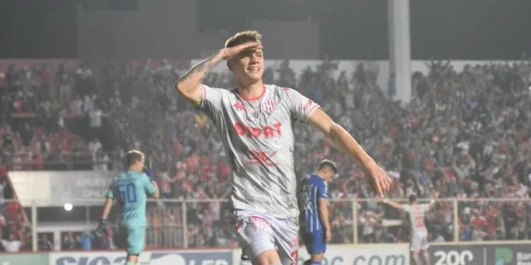 «Hay mucha gente que no entiende que más allá de ser jugadores de fútbol también somos personas»