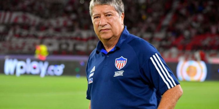 Bolillo Gómez, DT de Junior, habló de Perlaza y Mele