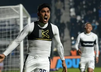 Gimnasia venció a Huracán sobre la hora