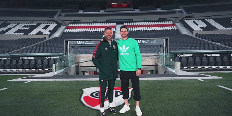 Amenazaron a la pareja del Pipa Alario, que descartó su vuelta al país