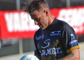 El ex Colón que a los 41 años anunció su retiro, pero vuelve a jugar
