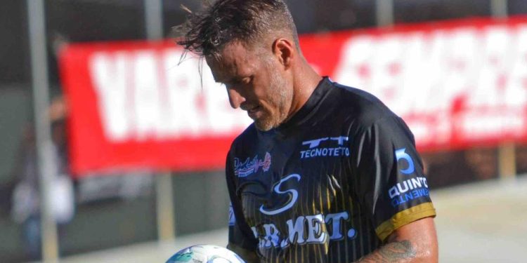 El ex Colón que a los 41 años anunció su retiro, pero vuelve a jugar