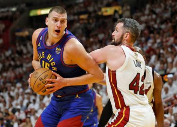 Los Nuggets se quedaron con el tercer juego ante Miami