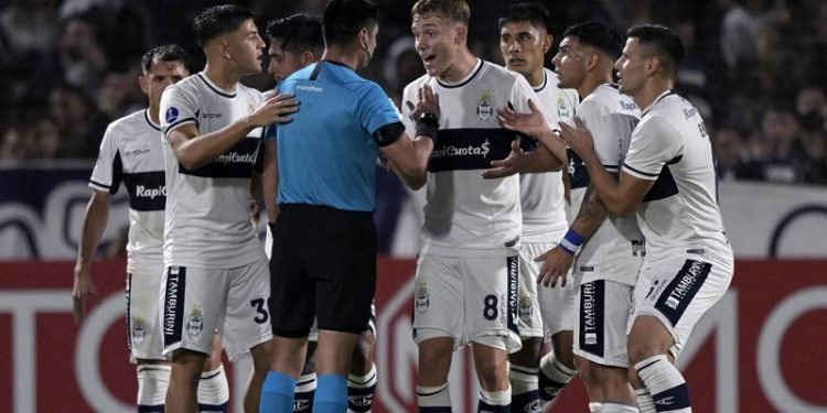 Gimnasia obligado a ganar en su visita a Goias de Brasil