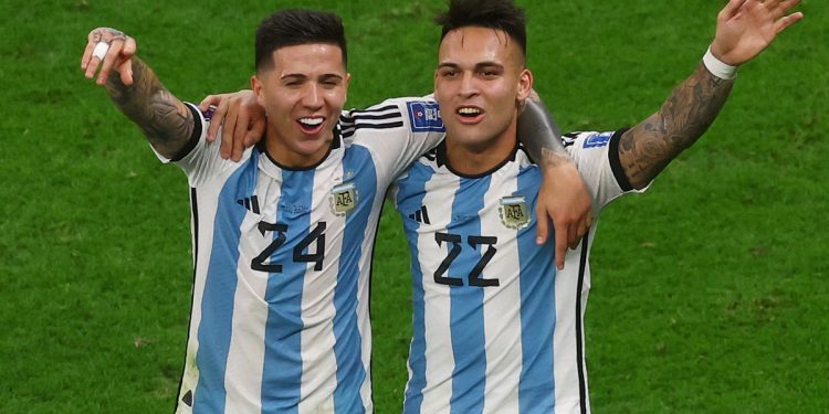 Dos argentinos se encuentran entre los 25 futbolistas más valiosos del mundo