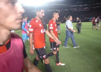Mientras le reclama millones a Colón, busca un nuevo destino