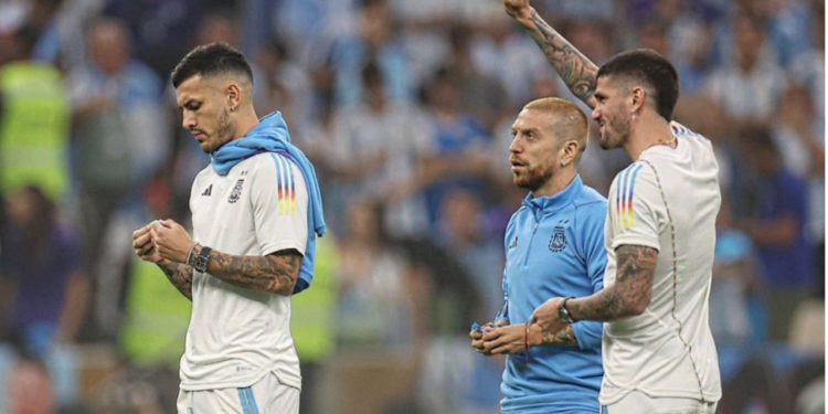 Paredes se refirió a la ausencia del Papu Gómez en la Selección Argentina