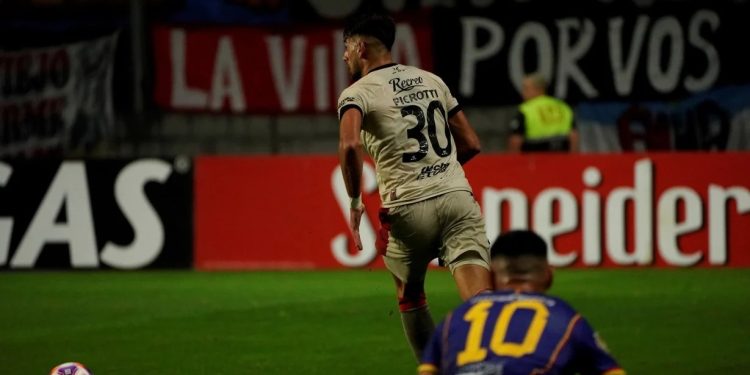 Pierotti volvió de Italia y entrenó solo: ¿Pipo lo suma a Farías y Wanchope?