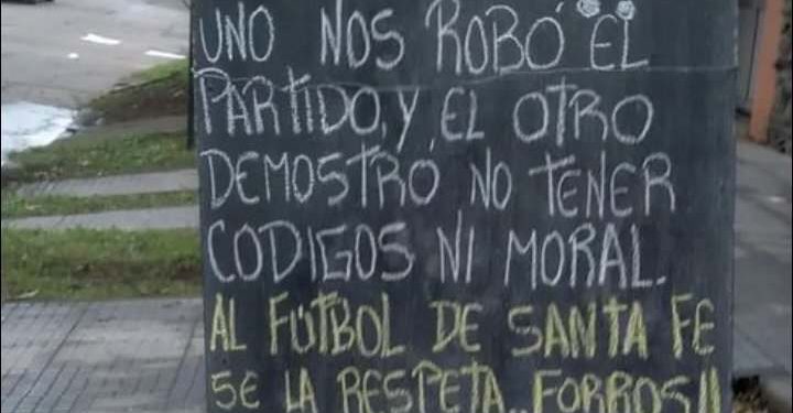 La foto viral del día: «Al fútbol de Santa Fe se lo respeta»
