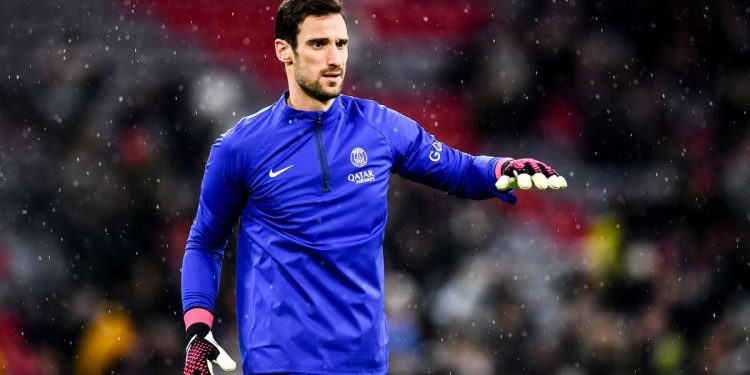 El arquero de PSG, Sergio Rico, salió del coma inducido