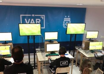 Se completaron las ternas arbitrales de los partidos de Colón y Unión con las autoridades del VAR