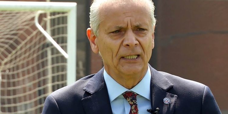 Javier Castrilli: «Lo menos confiable en el fútbol argentino son los árbitros»