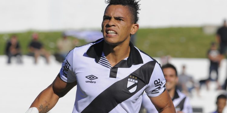 Jonatan Álvez rescindió contrato con Danubio