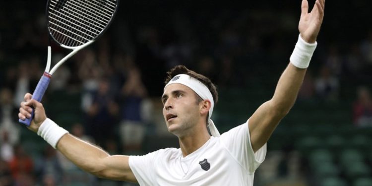 Etcheverry, Cerúndolo y Pella se metieron en la segunda ronda de Wimbledon
