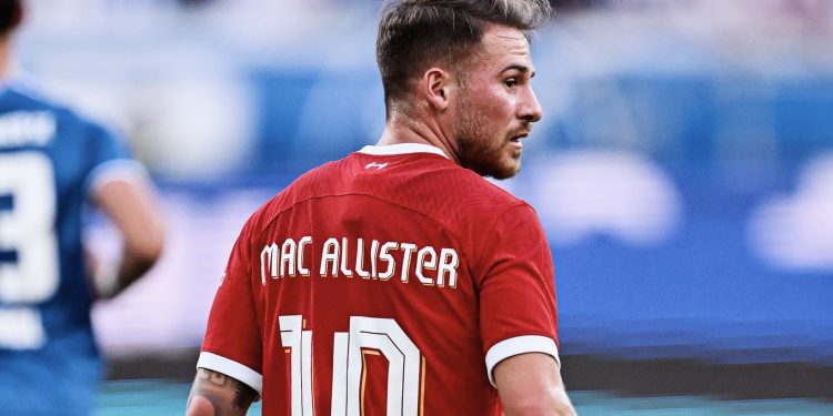 Alexis Mac Allister debutó en Liverpool con una gran asistencia