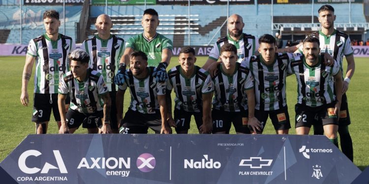 Villa Mitre dio el batacazo y eliminó a Godoy Cruz de la Copa Argentina