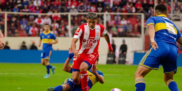 Unión jugó y empató con «13»: su rival, el juez y el VAR