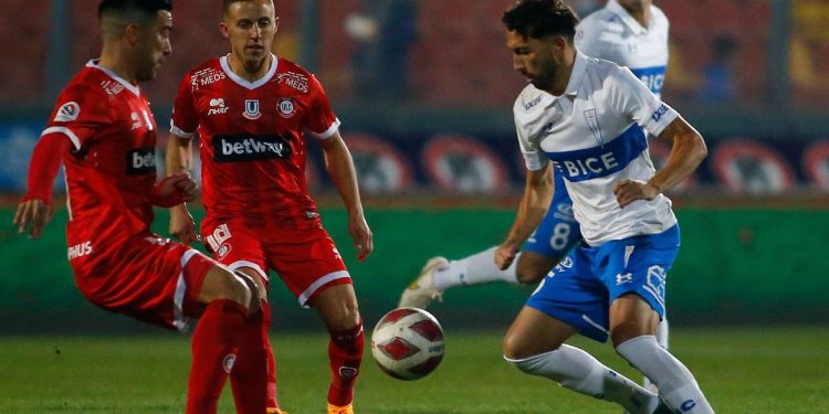 A Nelson Acevedo le rescindieron el contrato en Chile y busca club
