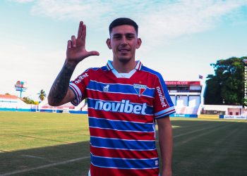 Un campeón con Colón fue presentado en Brasil y será compañero de Emanuel Brítez