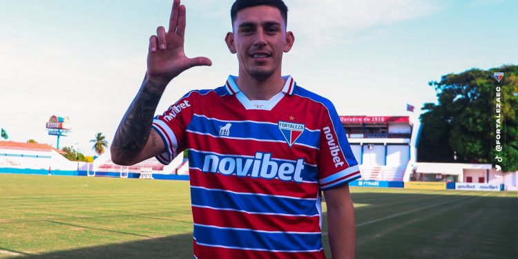 Un campeón con Colón fue presentado en Brasil y será compañero de Emanuel Brítez