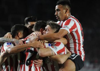 Estudiantes se enfrenta a Barcelona de Guayaquil con el objetivo de continuar en la Copa Sudamericana