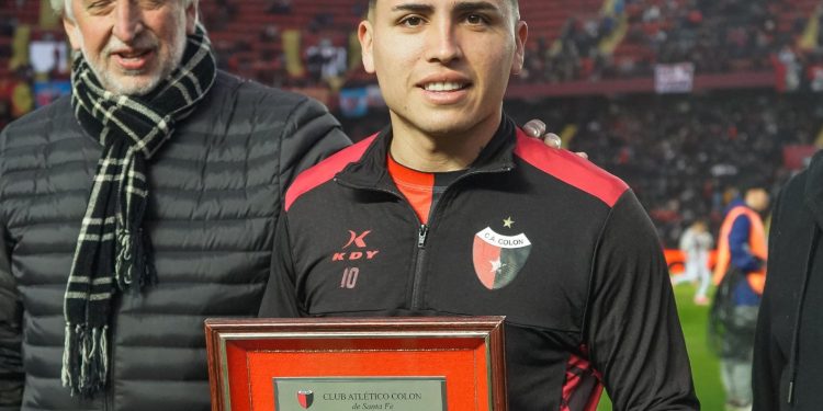 Colón intentó bajar la tensión con un posteo sobre Farías y la gente explotó