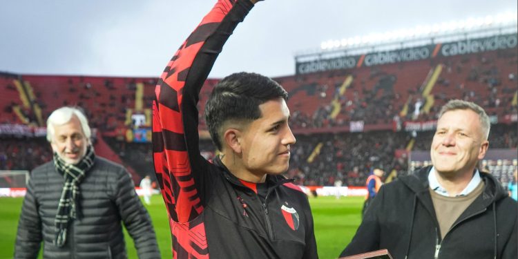 «Hasta pronto, Pueblo Sabalero»: Farías se despidió de Colón