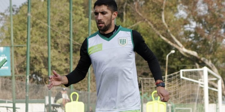 Schott y Álvarez ya entrenan en Talleres y Banfield tras marcharse de Colón