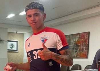Spahn no confirma el pase, pero Machuca ya posa con la camiseta de Fortaleza