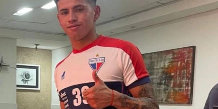 Spahn no confirma el pase, pero Machuca ya posa con la camiseta de Fortaleza