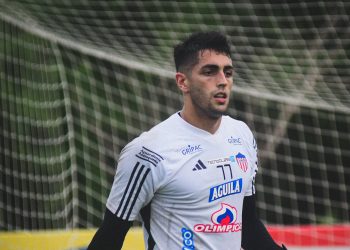 Tres partidos, tres derrotas y críticas: difícil comienzo de Mele en Colombia