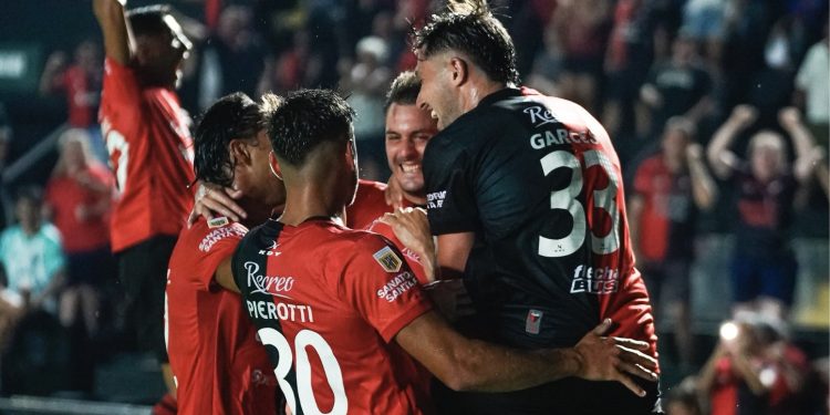 Vasco y Peñarol apuntan a Colón para reforzar sus equipos