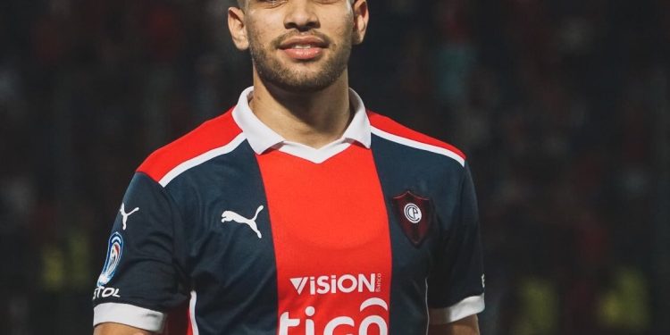 Unión busca un lateral izquierdo paraguayo y ya habría elevado una propuesta