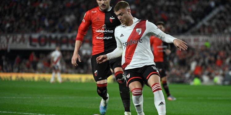 Colón cayó ante River y se debilita la campaña