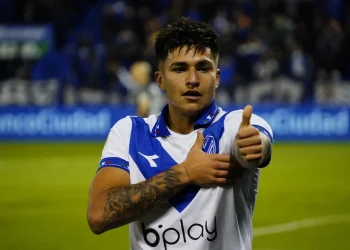 Vélez ganó después de 13 partidos en el debut de Méndez
