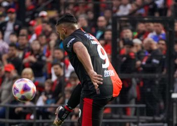 Colón le hizo saber a Independiente cuánto tendría que depositar para llevarse a Ábila