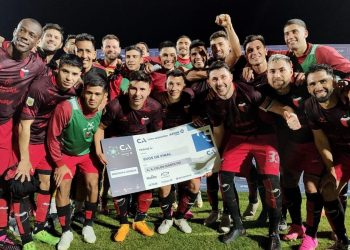 Y un día, Colón volvió a disputar el fútbol que le gusta a la gente