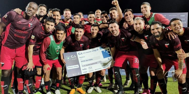 Y un día, Colón volvió a disputar el fútbol que le gusta a la gente