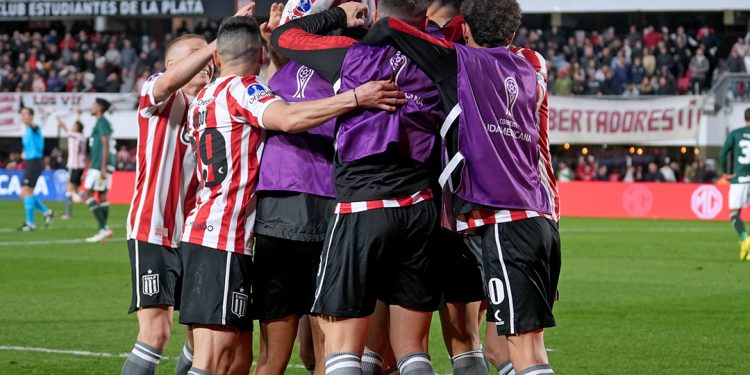 Estudiantes, a un paso de estar en cuartos de final de la Sudamericana