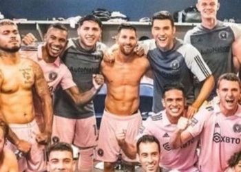 ¿Qué más puede pedir? Farías festejó abrazado con Messi el pase a la final