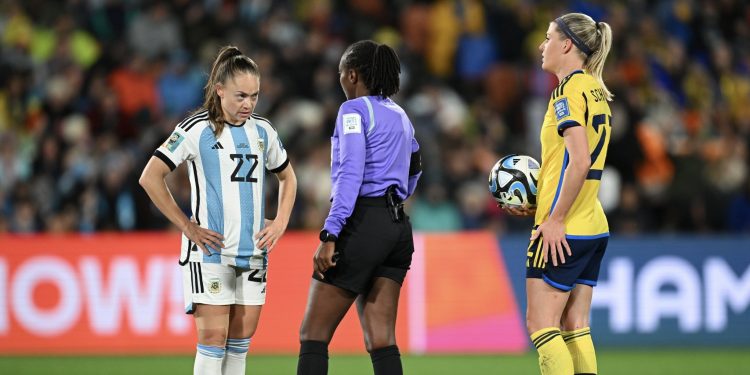 Estefanía Banini: «Hoy me toca irme, pero estoy orgullosa del camino que recorrí con la Selección»