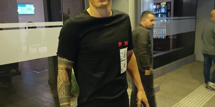 ¿Por qué no firmó el contrato Ezequiel Muñoz?
