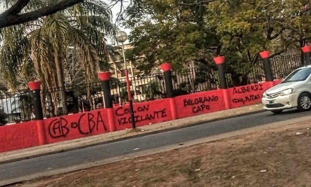 Hinchas de Belgrano vandalizaron el estadio de Colón