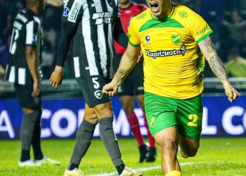 Con dos goles de Uvita Fernández, Defensa avanzó a las semifinales de la Copa Sudamericana