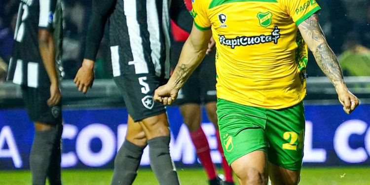 Con dos goles de Uvita Fernández, Defensa avanzó a las semifinales de la Copa Sudamericana