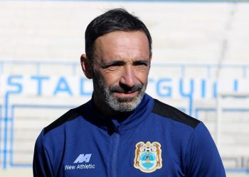 En menos de 24 horas, Azconzábal fue despedido de un equipo y contratado por otro