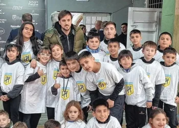 Bernardi no superó la revisión médica en Vélez y seguirá lejos de las canchas