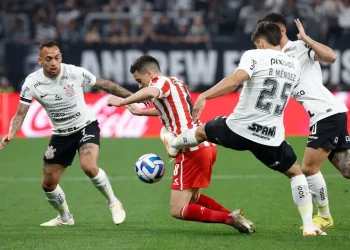 Estudiantes ante Corinthians para revertir el mal resultado de la ida