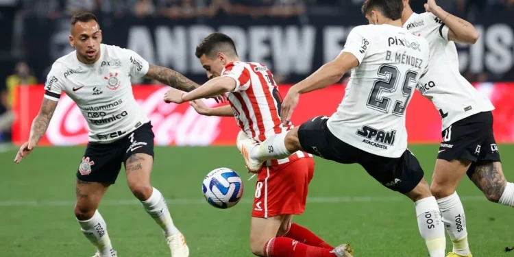 Estudiantes ante Corinthians para revertir el mal resultado de la ida